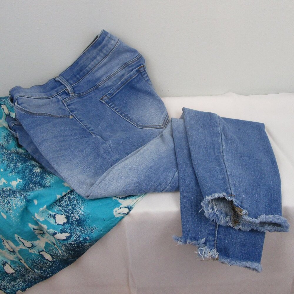 PacSun Light Wash Raw Hem Distressed Ankle Jeggings